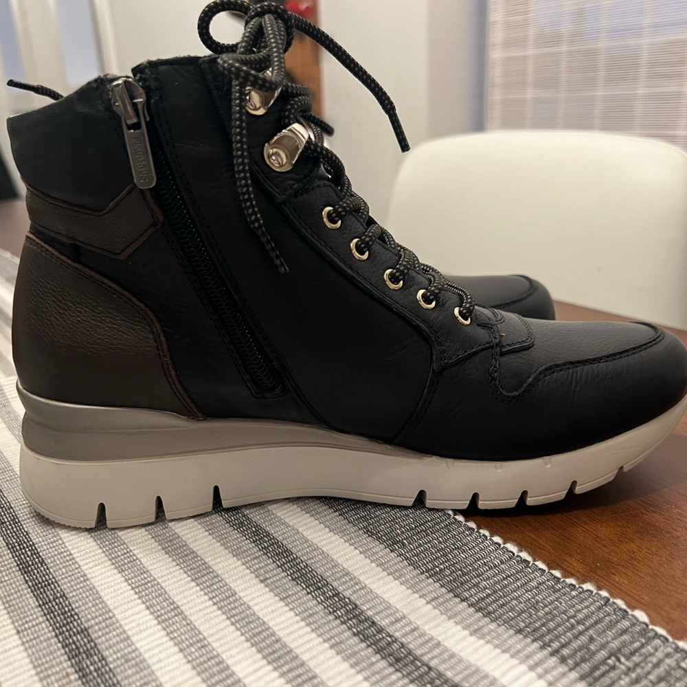 Pikolinos Italian leather size 38. US equivalent 7 1/2-8